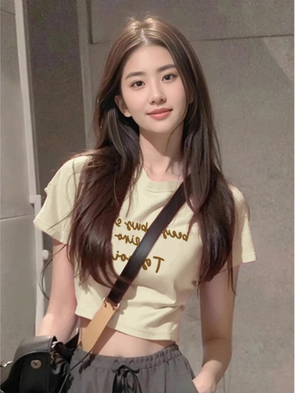 Ready stock American retro short-sleeved T-shirt for small women, pinch-waist cream apricot short sweet and spicy top