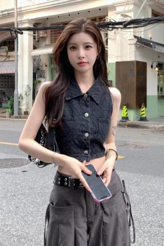 Summer new women's hot girl style checkerboard pocket tight sleeveless shirt Hong Kong style halter neck denim top