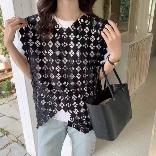 2024 Heavy Industry Hollow Hook Pattern Loose Sleeveless Pony Clip Summer New Retro Mid-Length High-End Blouse Vest Thin Women