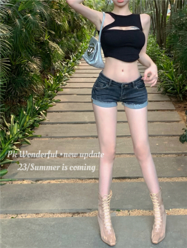 Real shot!  Hot girl low-waisted super shorts, feminine slimming tight cuffed denim shorts hot pants