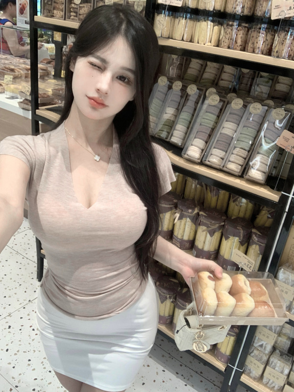 Actual shot and real price. Pure lust hot girl style slim fit and deep v-neck knitted top. Versatile sexy T-shirt.
