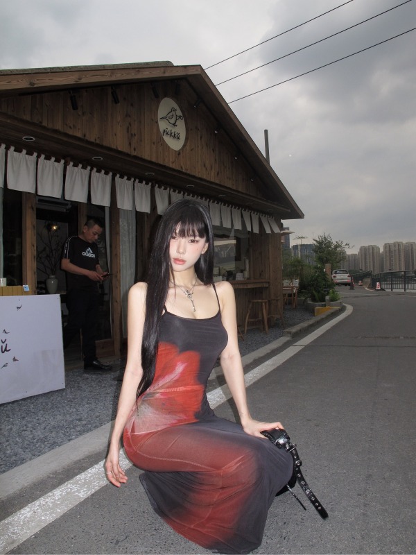 Real shot of pure lust sexy hot girl printed suspender dress women's new summer style temperament waist tight hip-covering long skirt