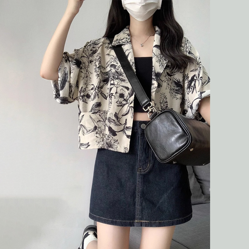 Short-sleeved floral shirt for women, summer niche design, French high-end, chic, beautiful and unique short top for small people
