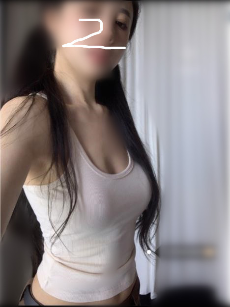Hot girl with big size, beautiful back, small suspender, bottoming, white pure desire vest, female summer sexy inner and outer short top