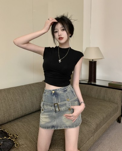 Casual and versatile pure desire short-sleeved top + high-waisted retro niche hot girl slimming skirt for women