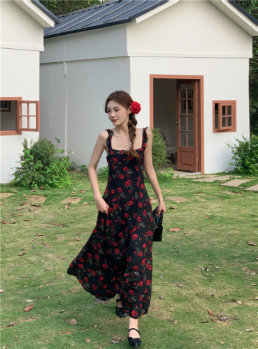 Elegant fungus-edged floral suspender waist slimming rose dress with flying sleeves