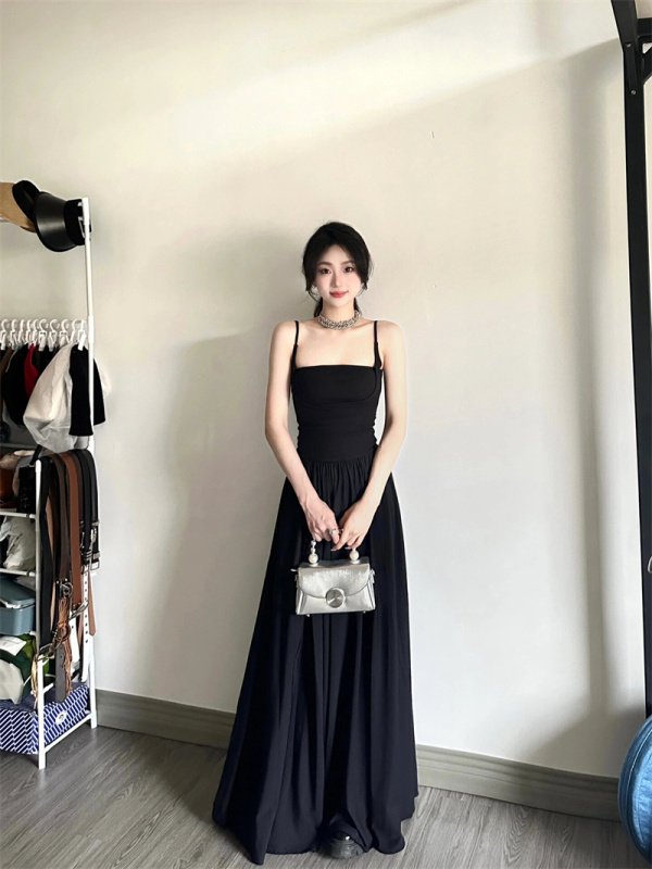 Black temperament slimming fake two-piece knitted suspender dress