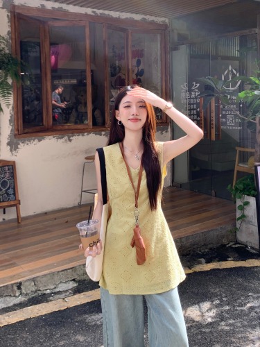 Real shot~V-neck yellow hollow embroidered lace cotton shirt women's mid-length waist sleeveless layering top