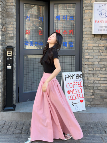 Actual shot and real price~Sweet pink niche design long skirt with large swing + half turtleneck short-sleeved T