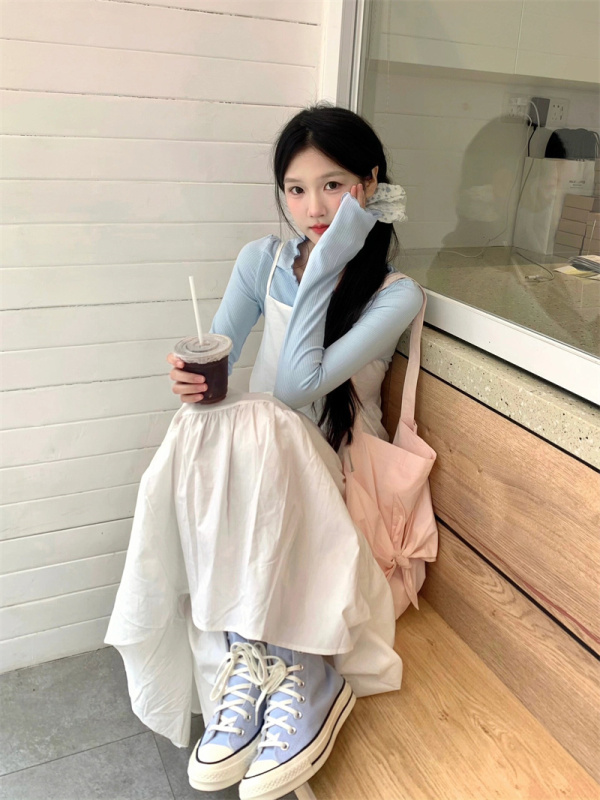 Spring girl blue knitted bottoming shirt + irregular pleated suspender skirt