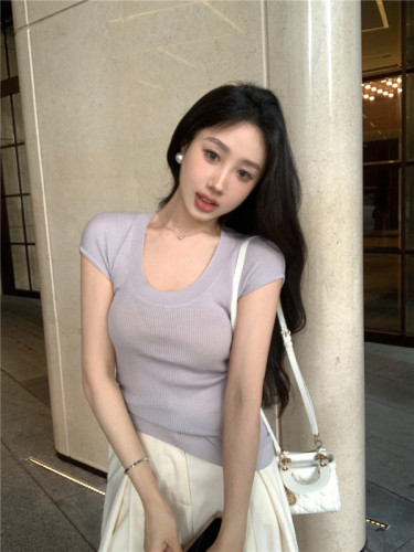 Real shot of large u-neck simple slim fit wool short-sleeved knitted top thin