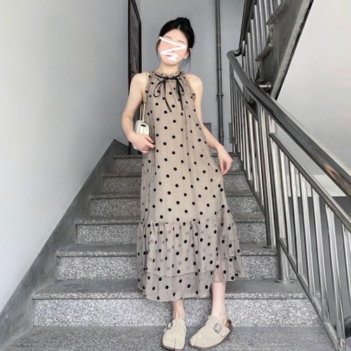 French halterneck polka-dot dress for women summer 2024 new seaside vacation short sleeveless temperament long dress