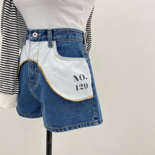 Versatile denim shorts with stylish letter design