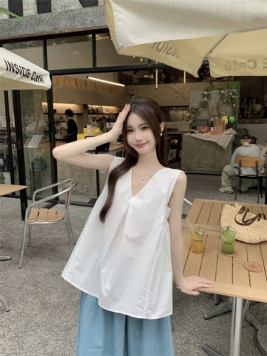 Summer new Korean style v-neck vest for women, chic and slimming belly-covering French sleeveless top, real shot of high-end style