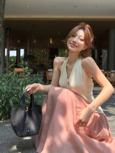 Real shot of cool backless halterneck knitted camisole + high-waisted pleated midi skirt