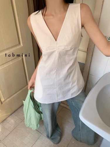 Korean design niche backless strappy v-neck sleeveless vest for women 2024 summer all-match slim mid-length vest