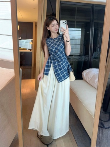 Actual shot ~ French plaid pinch waist slim fit side slit sleeveless halterneck top + high waist slimming wide leg pants