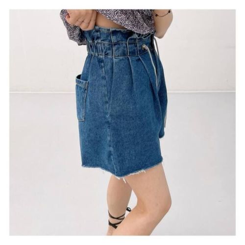 Fashionable drawstring waist versatile denim shorts