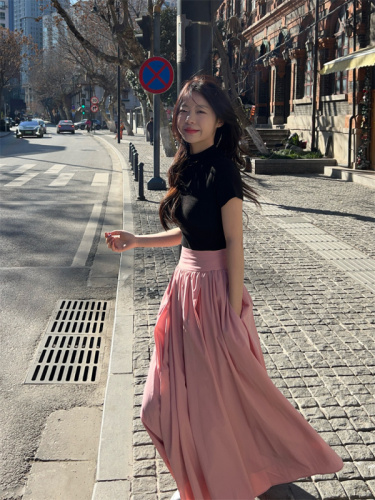 Actual shot and real price~Sweet pink niche design long skirt with large swing + half turtleneck short-sleeved T