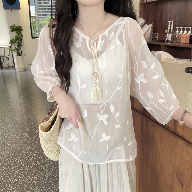 Real shot of versatile halter top for women in spring and summer, slim-fitting solid color bottoming sweater