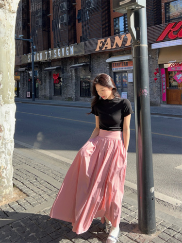 Actual shot and real price~Sweet pink niche design long skirt with large swing + half turtleneck short-sleeved T