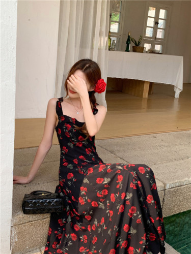 Elegant fungus-edged floral suspender waist slimming rose dress with flying sleeves