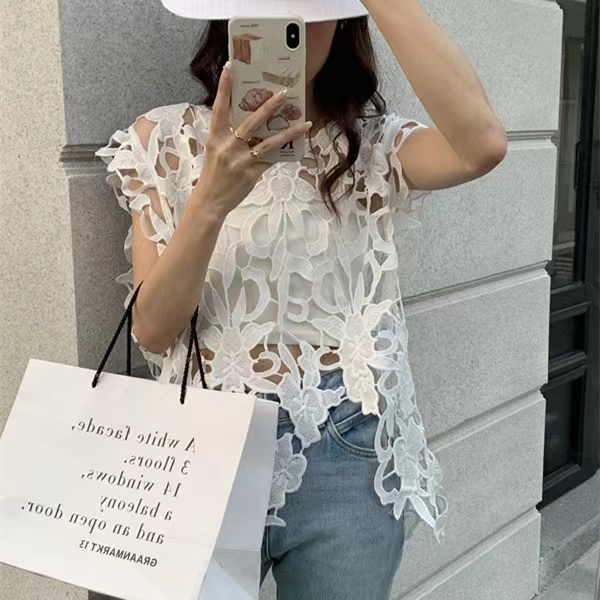 2024 summer new style sleeveless vest for women with embroidered flowers, hollow crochet design, niche and chic outer blouse