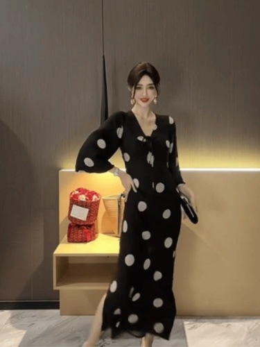 Big C brother 2024 summer new style V-neck French style lantern long-sleeved polka dot fashion loose and slim dress for women