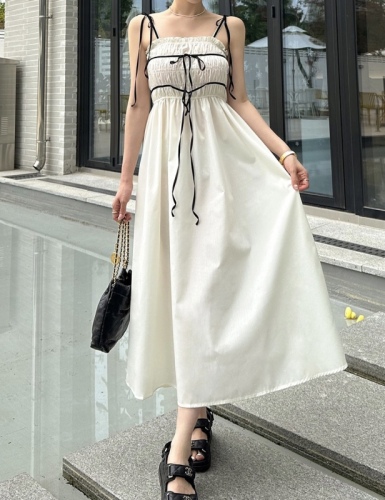 Korean French gentle bow tie with contrasting color design pleated waist suspender dress