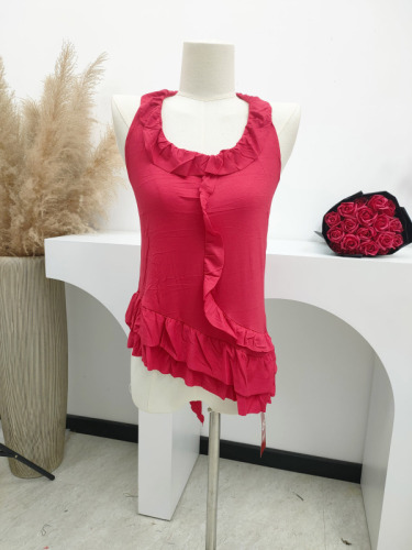 Complete three standards ~ 2024 summer new style red halterneck camisole women's summer design ruffled top