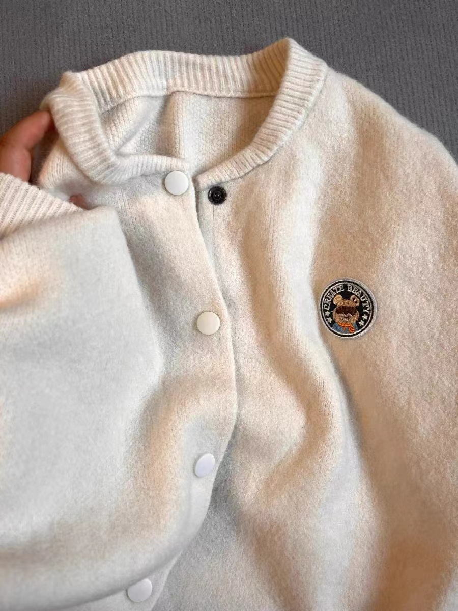 Soft and waxy bear embroidered sweater jacket for women 2024 new spring and autumn round neck outer layer thickened sweater cardigan top