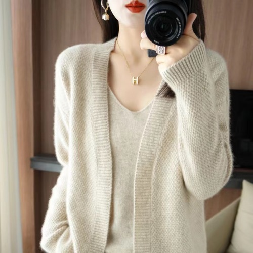 Cardigan Women's 2024 Spring and Autumn New V-neck Solid Color Knitted Sweater Loose Lazy Cardigan Jacket