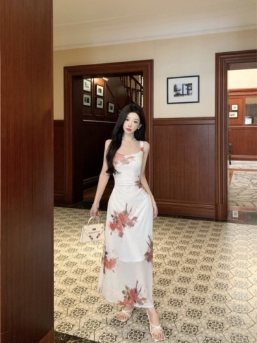 Real shot~ Super figure-showing printed suspender dress for women, new slim-fitting sexy hottie hip-covering long skirt