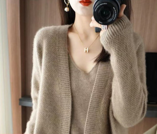 Cardigan Women's 2024 Spring and Autumn New V-neck Solid Color Knitted Sweater Loose Lazy Cardigan Jacket