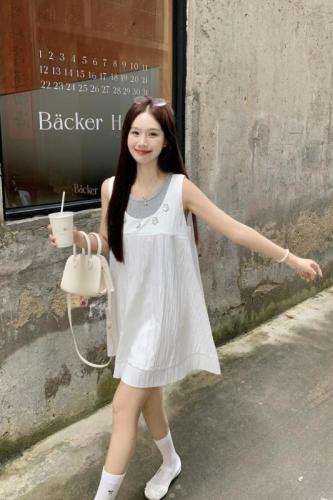 Actual shot of 2024 new summer style gray and white patchwork flower decoration sleeveless loose vest dress for women two-piece suit