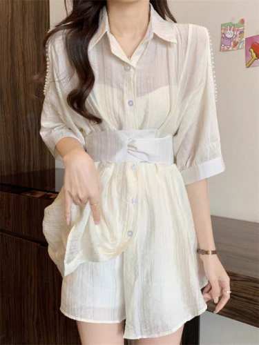 Fashionable off-shoulder shirt, slimming and age-reducing dress, designer shorts suit, two-piece loose and slimming skirt