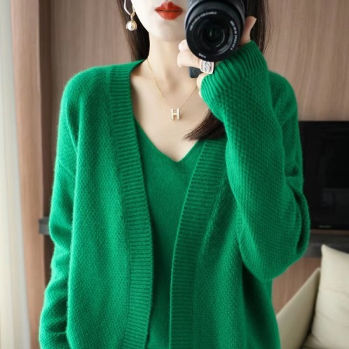 Cardigan Women's 2024 Spring and Autumn New V-neck Solid Color Knitted Sweater Loose Lazy Cardigan Jacket