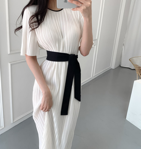 Elegant and simple color-blocked round neck pleated strap dress