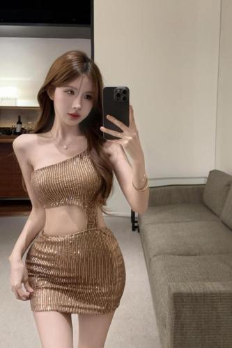 Real shot ~ Hot girl with sequined one-shoulder hollow-out waist, tight-fitting butt-covering stage sexy car model dress for women