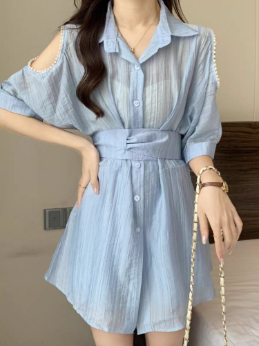 Fashionable off-shoulder shirt, slimming and age-reducing dress, designer shorts suit, two-piece loose and slimming skirt