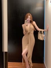 Actual shot of designer, elegant, waist-slimming and slimming goddess hip-hugging dress