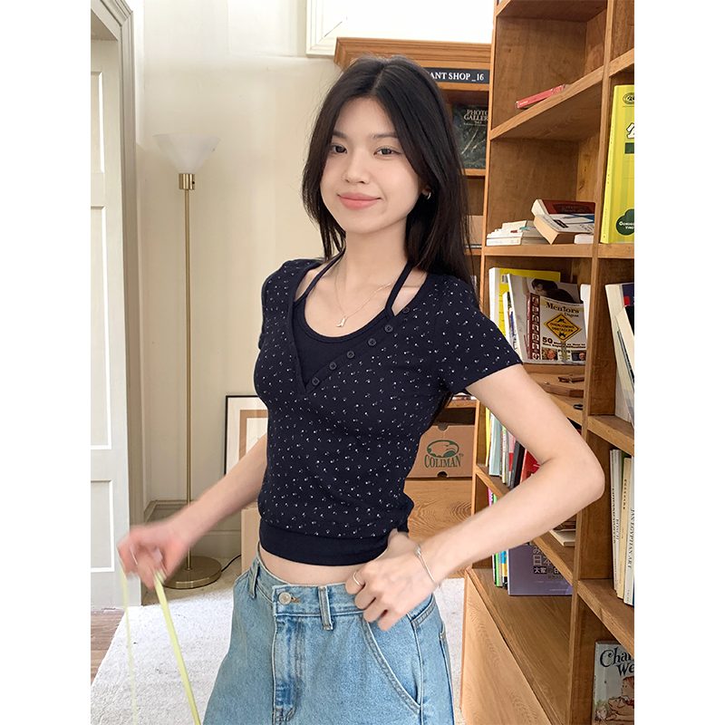 實拍小眾設計感假兩件吊帶紐扣撞色碎花上衣女夏季正肩條紋T恤