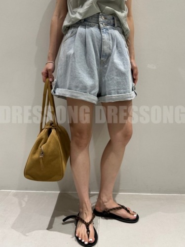 Two-button high-waist rolled hem denim shorts