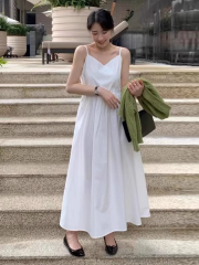 Summer 2023 Korean V-neck French-style strapless slip dress with high waist for women