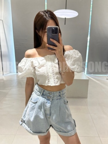 Two-button high-waist rolled hem denim shorts