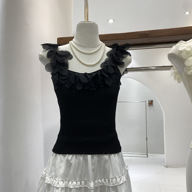 Petal stitching French tight-fitting vest for women in summer 2024 new trendy slim slim short sleeveless top