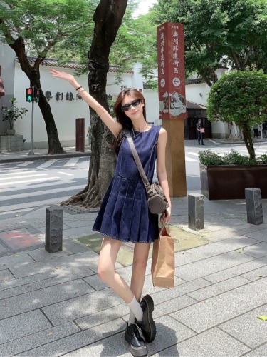 Actual shot~ Retro literary round neck denim vest dress for women, loose A-line pleated short dress