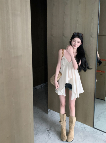 Real shot of Dopamine wearing off-white irregular suspender top for women with V-neck pure desire and elegant design for summer