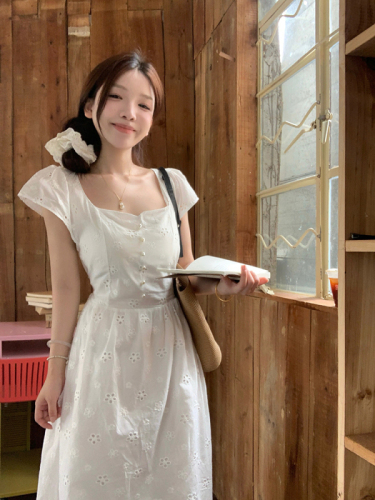 Actual shot of a gentle French-style square-neck dress with a slim waist and a simple long skirt