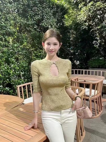 Gold hollow knitted short-sleeved T-shirt for women with niche design, unique and chic temperament, versatile outerwear top for ladies